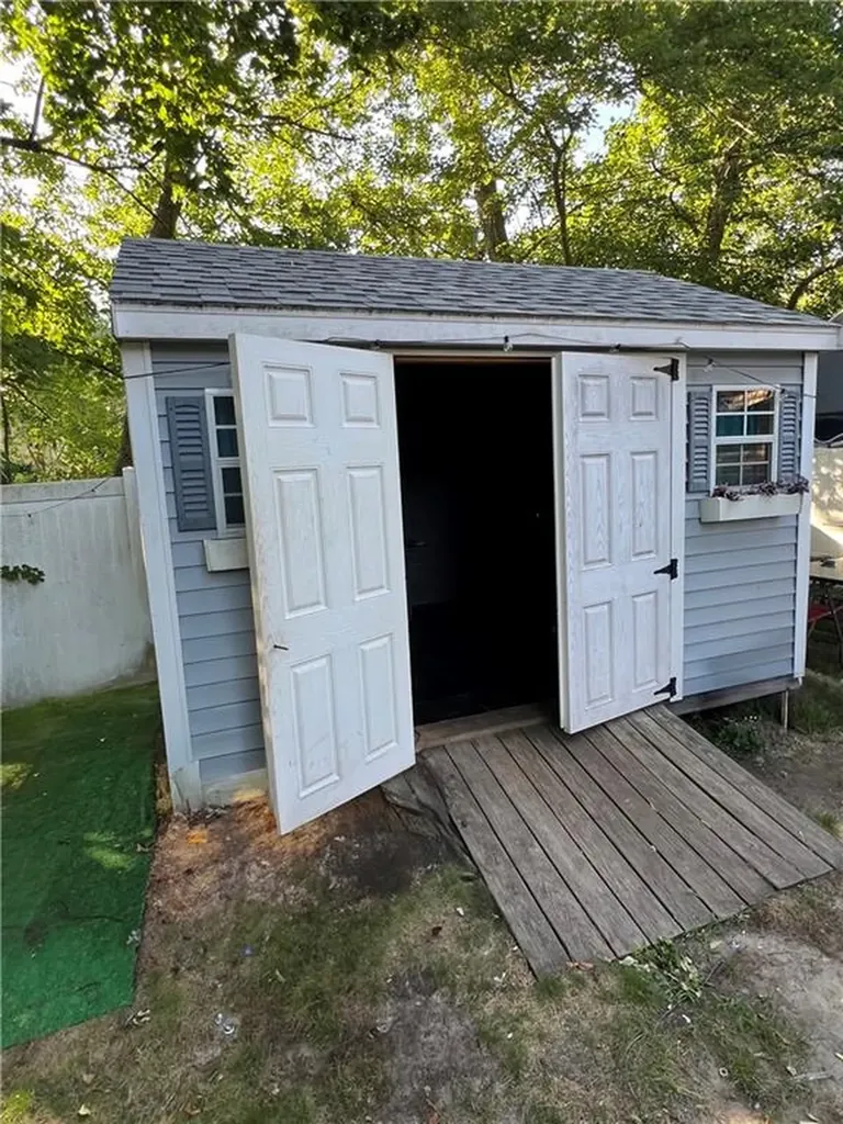 94 Waverly Street Warwick RI 02889