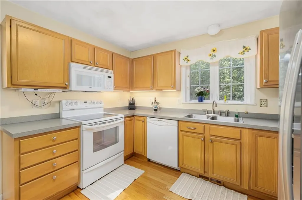 11 Shannon Lane West Warwick RI 02893