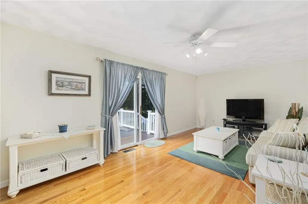 11 Shannon Lane West Warwick RI 02893
