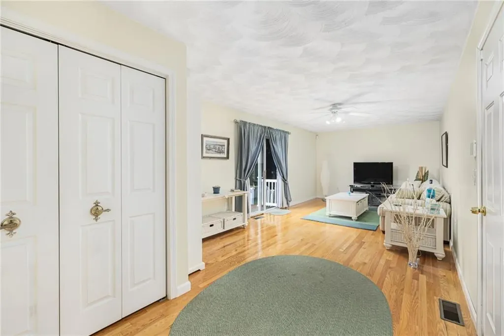 11 Shannon Lane West Warwick RI 02893