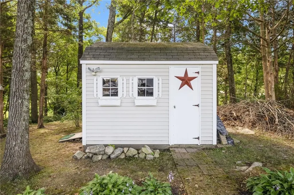 11 Shannon Lane West Warwick RI 02893
