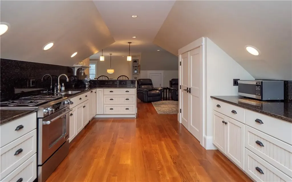 58 Ridge Road Newport RI 02840