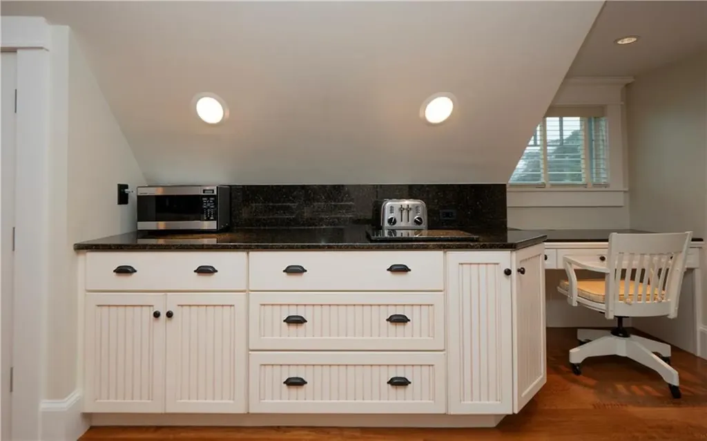 58 Ridge Road Newport RI 02840