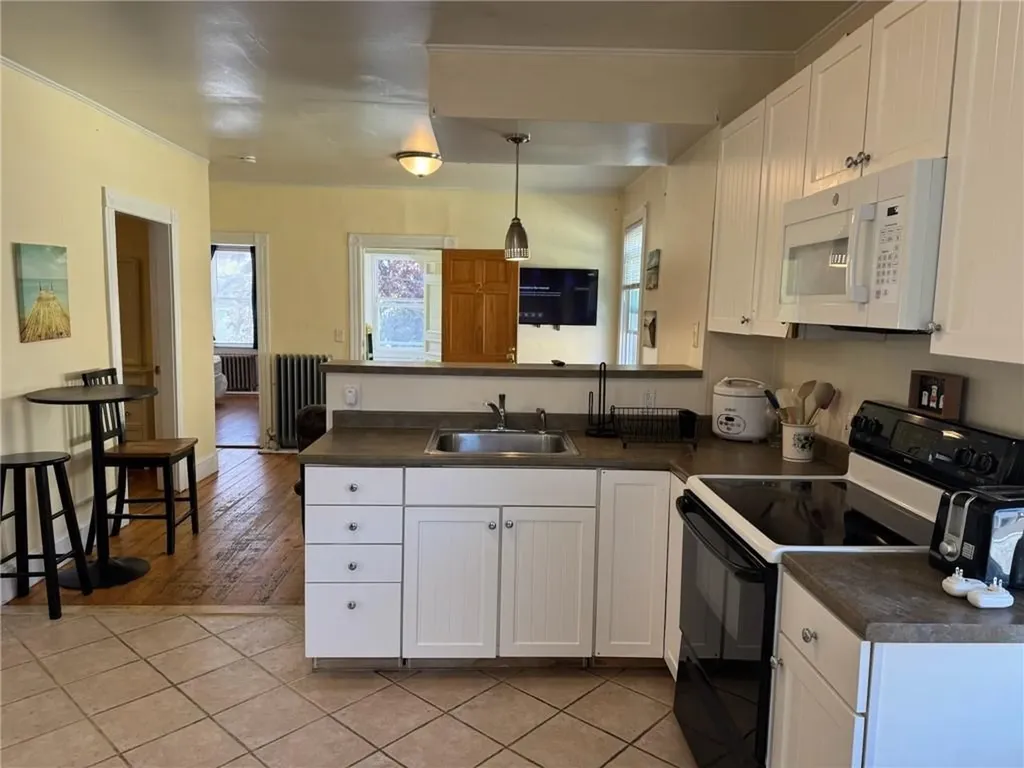 Newport RI, 9 Ann Street, Unit 2