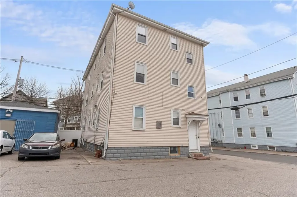 339 Douglas Avenue Providence RI 02908