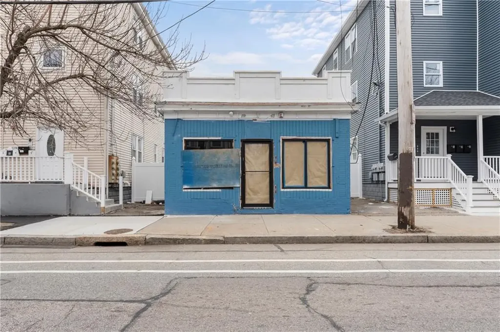 339 Douglas Avenue Providence RI 02908