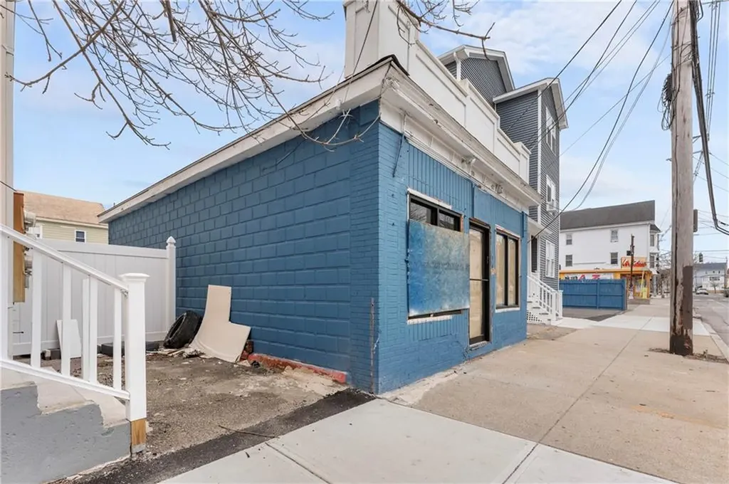 339 Douglas Avenue Providence RI 02908