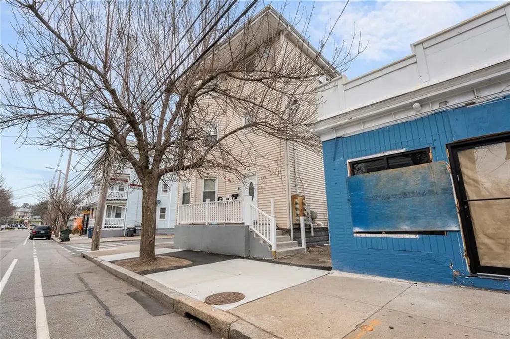 339 Douglas Avenue Providence RI 02908