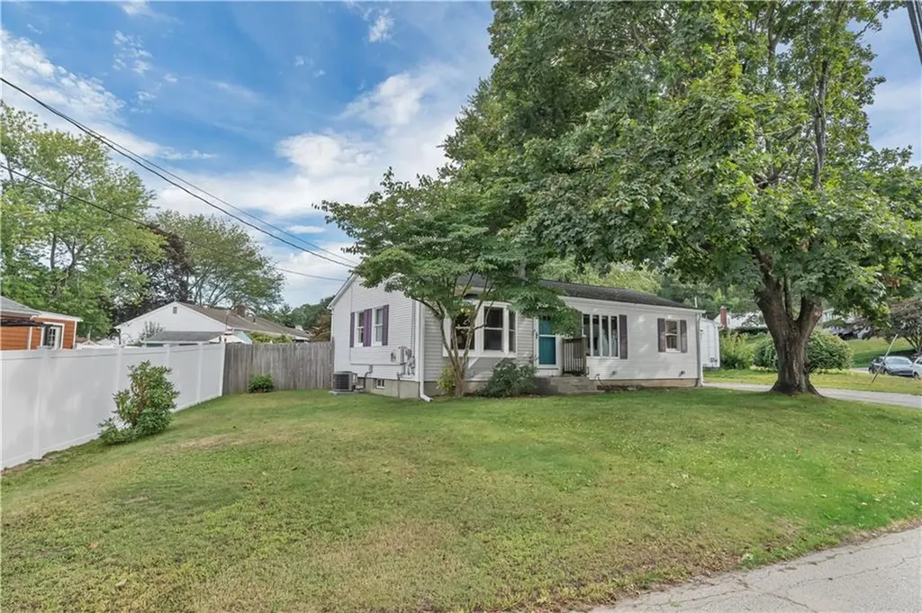 32 Wade Road Woonsocket RI 02895
