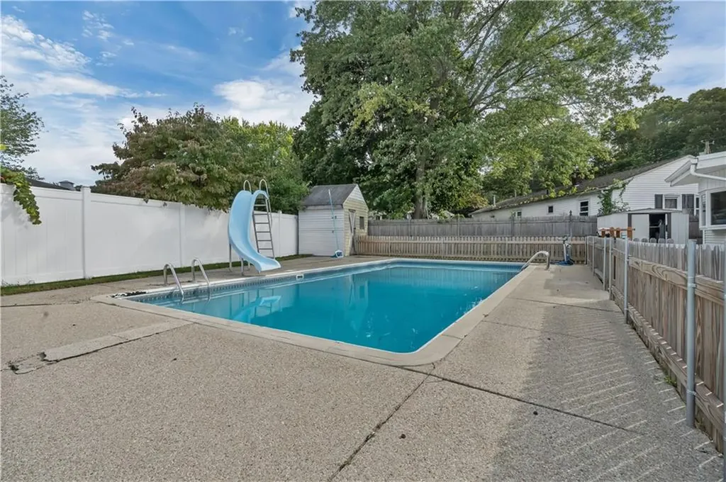 32 Wade Road Woonsocket RI 02895
