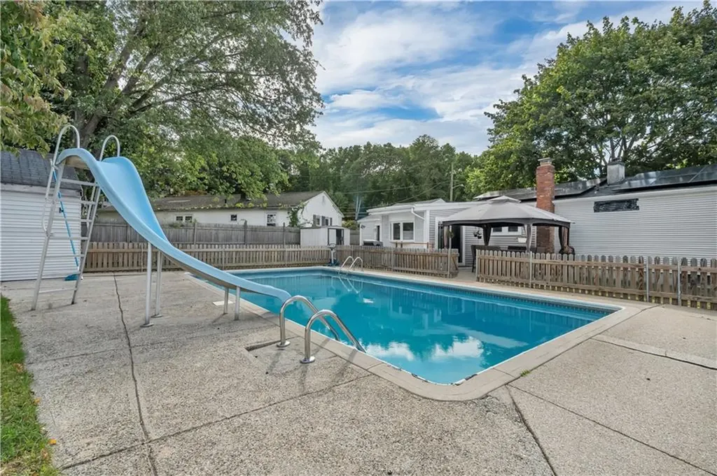 32 Wade Road Woonsocket RI 02895