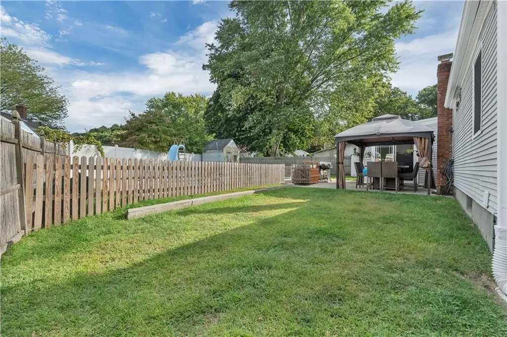 32 Wade Road Woonsocket RI 02895