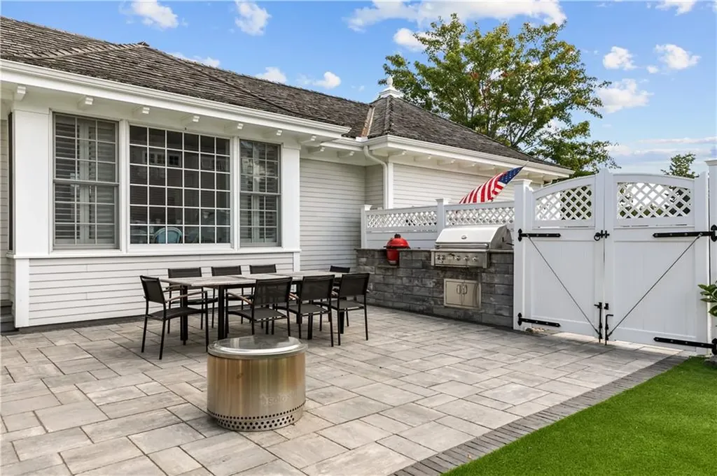 59 Carnegie Harbor Drive Portsmouth RI 02871