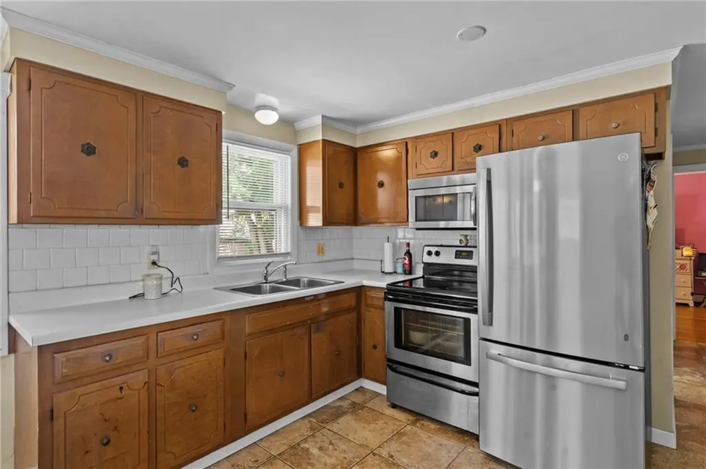 35 Auburn Avenue Johnston RI 02919