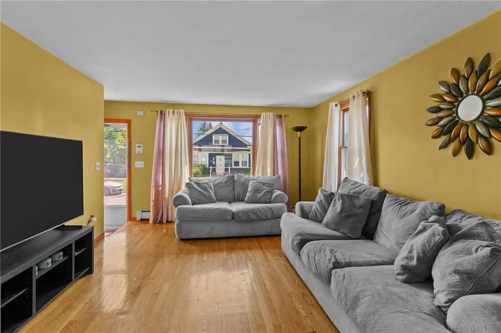 35 Auburn Avenue Johnston RI 02919