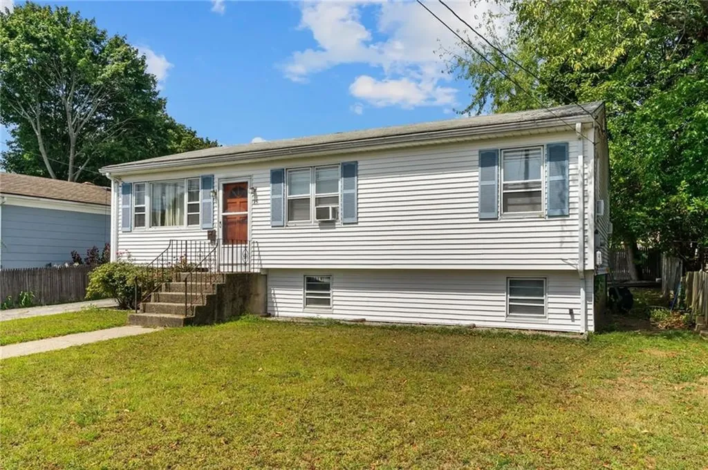 35 Auburn Avenue Johnston RI 02919
