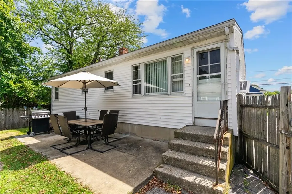 35 Auburn Avenue Johnston RI 02919