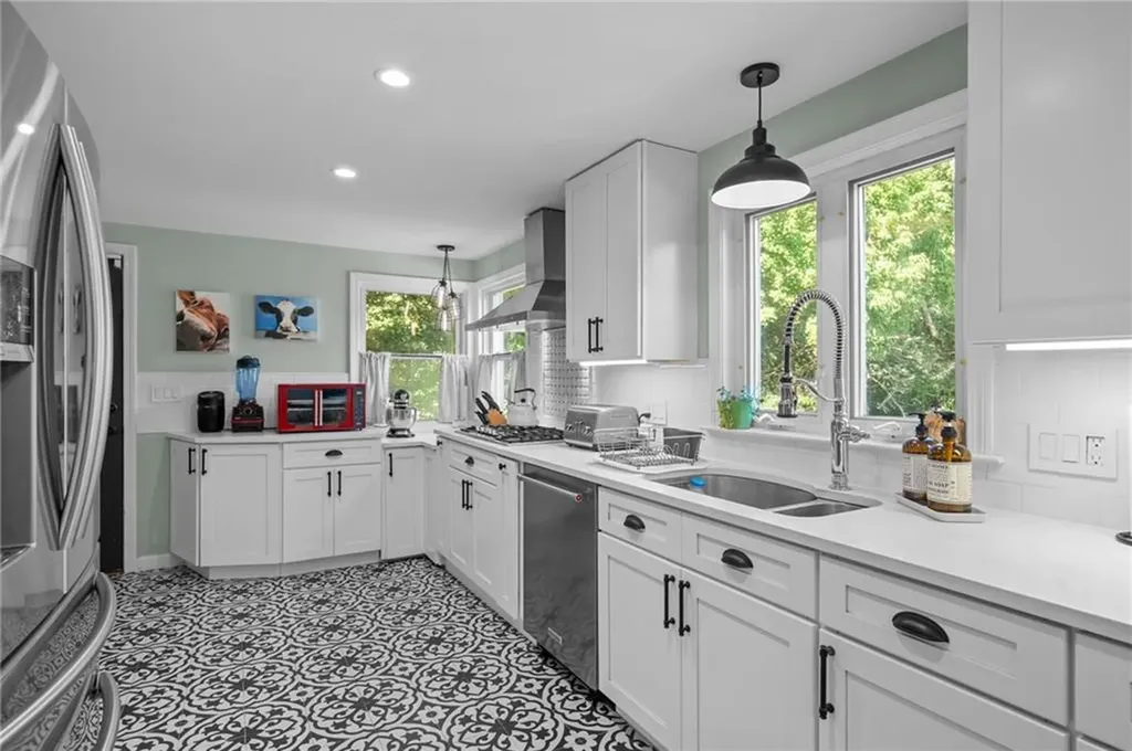 45 Algonquin Drive Warwick RI 02888