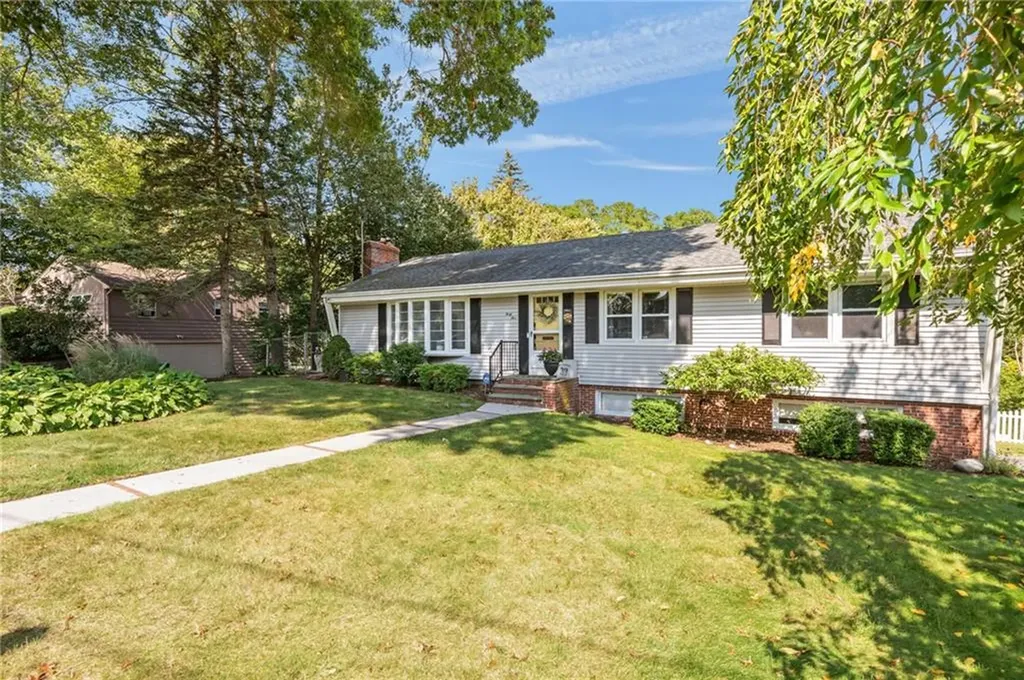 45 Algonquin Drive Warwick RI 02888