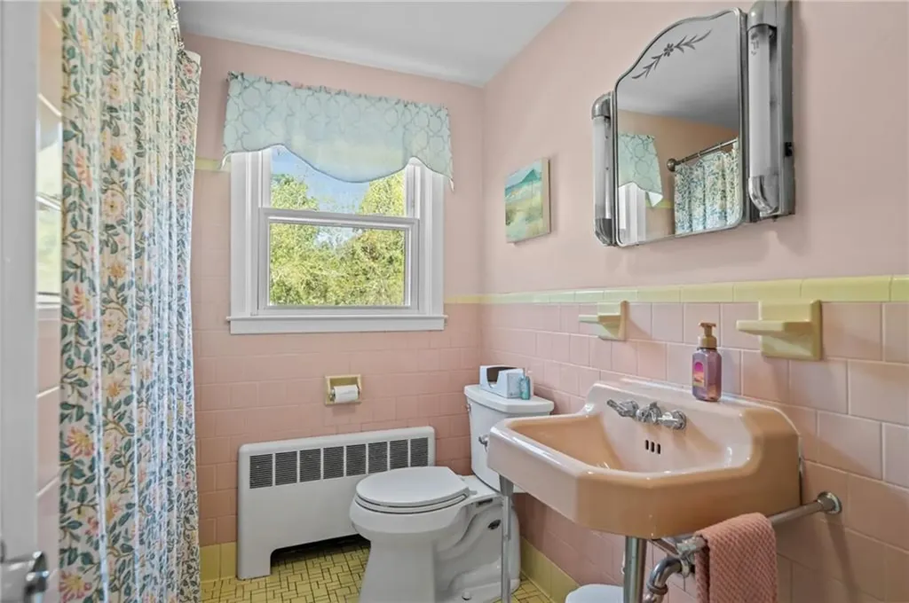 45 Algonquin Drive Warwick RI 02888
