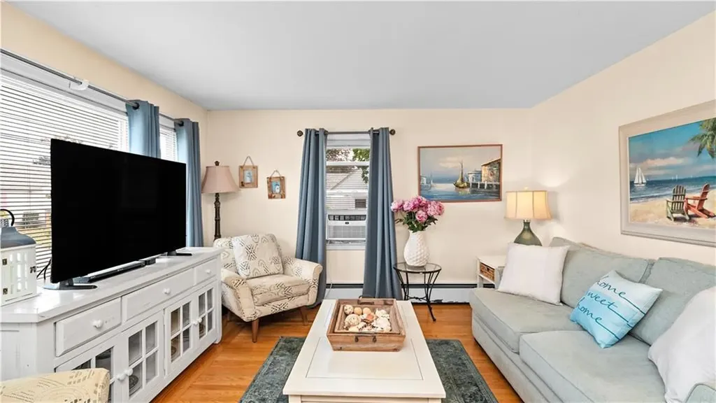 20 Manor Road Cranston RI 02920