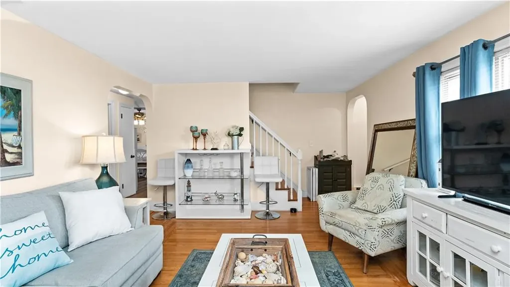 20 Manor Road Cranston RI 02920