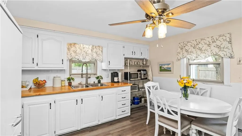 20 Manor Road Cranston RI 02920