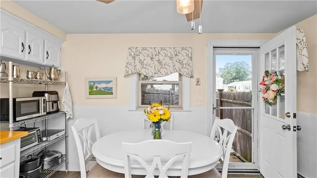 20 Manor Road Cranston RI 02920