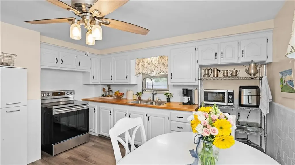 20 Manor Road Cranston RI 02920