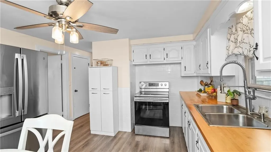 20 Manor Road Cranston RI 02920