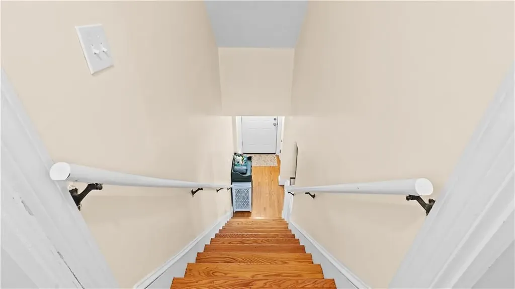 20 Manor Road Cranston RI 02920