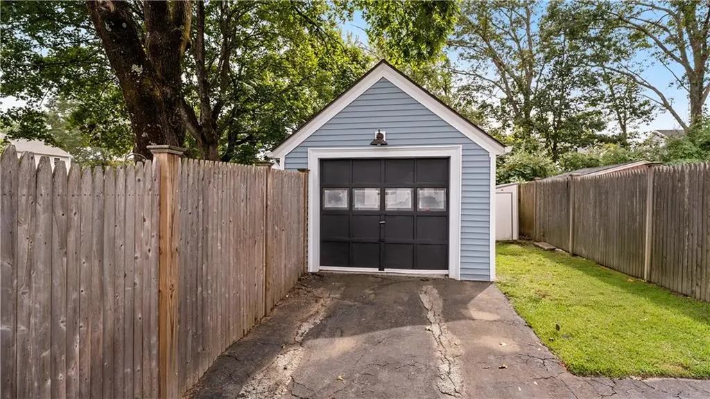 20 Manor Road Cranston RI 02920