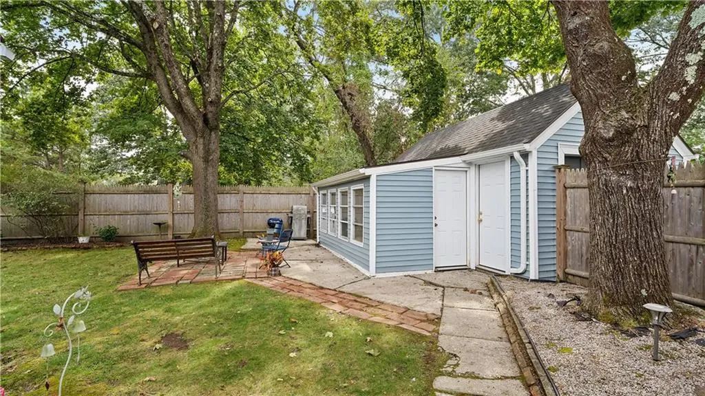 20 Manor Road Cranston RI 02920