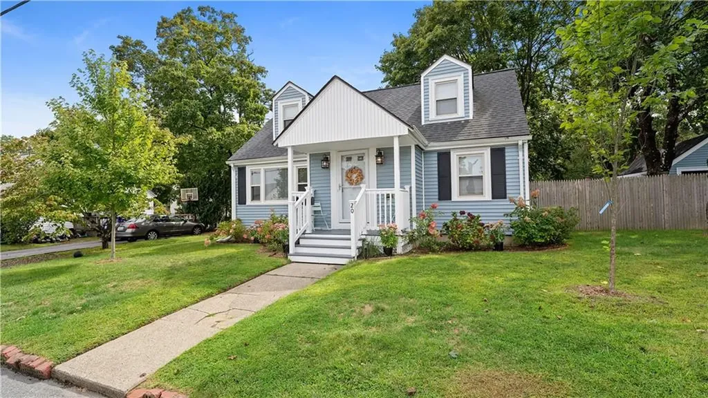 20 Manor Road Cranston RI 02920