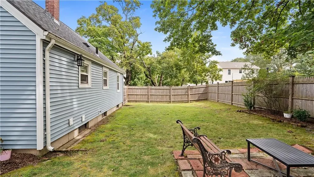 20 Manor Road Cranston RI 02920