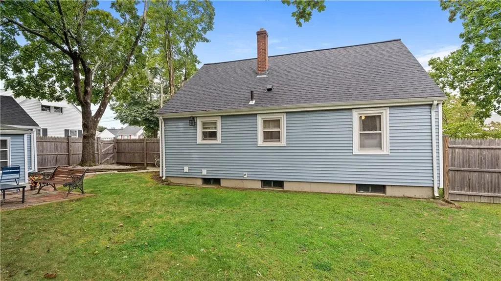 20 Manor Road Cranston RI 02920