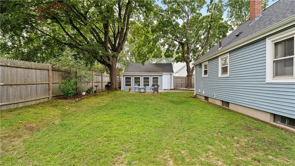 20 Manor Road Cranston RI 02920