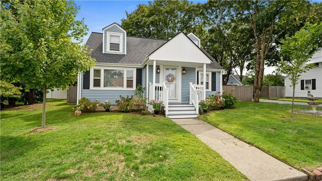 20 Manor Road Cranston RI 02920