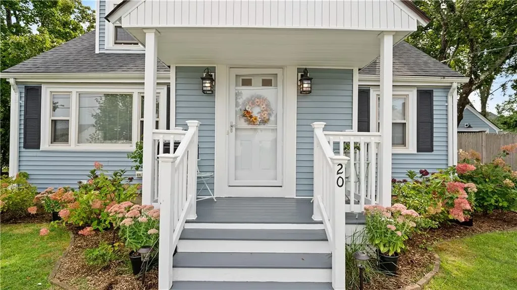20 Manor Road Cranston RI 02920