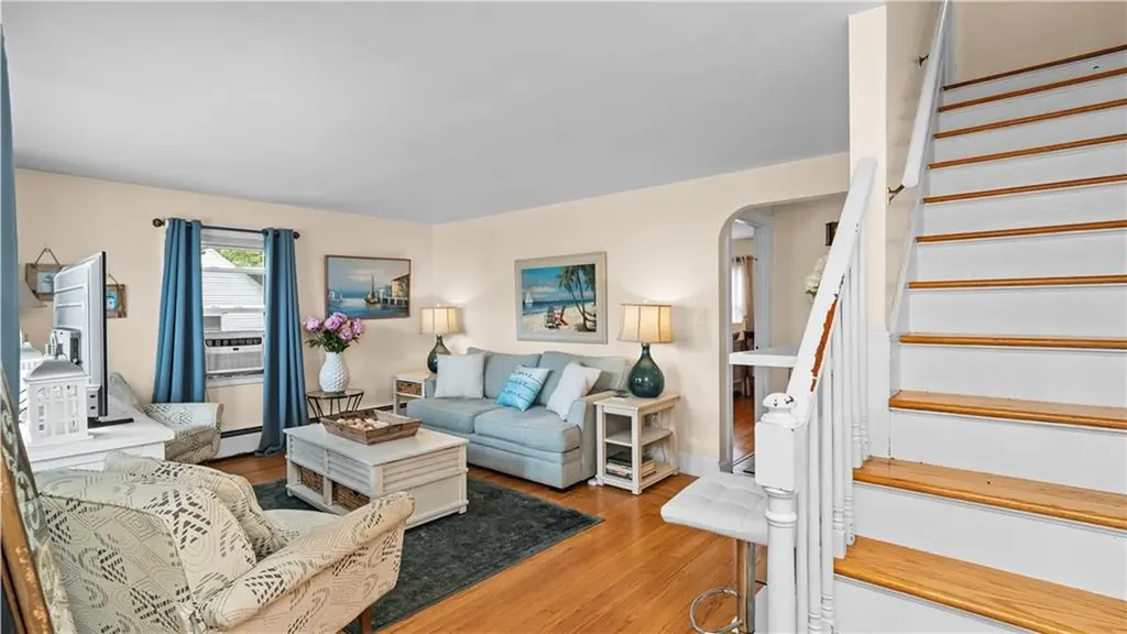 20 Manor Road Cranston RI 02920