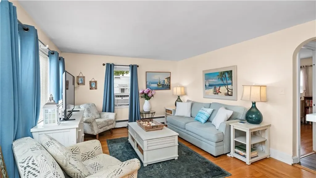 20 Manor Road Cranston RI 02920