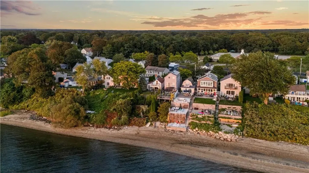 41 White Avenue East Providence RI 02915