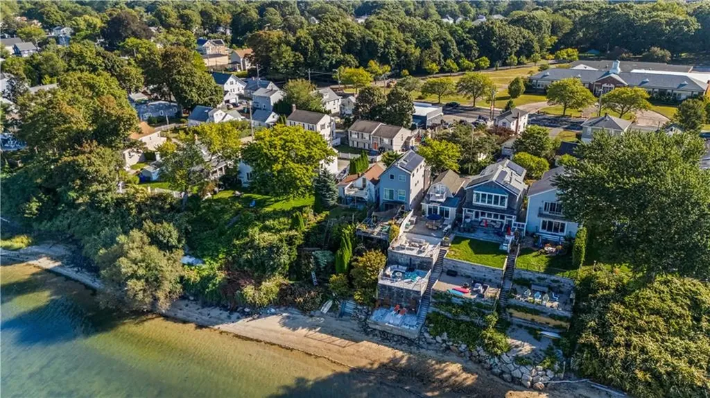 41 White Avenue East Providence RI 02915