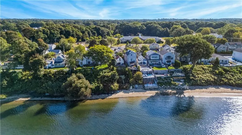 41 White Avenue East Providence RI 02915