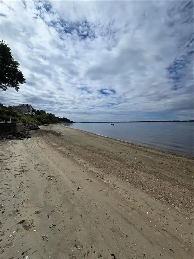 41 White Avenue East Providence RI 02915