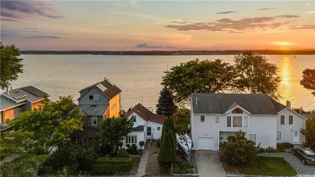 41 White Avenue East Providence RI 02915