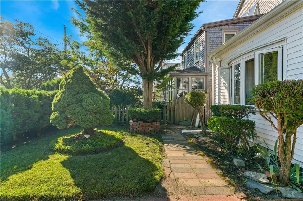 41 White Avenue East Providence RI 02915