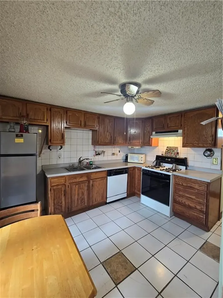 41 White Avenue East Providence RI 02915