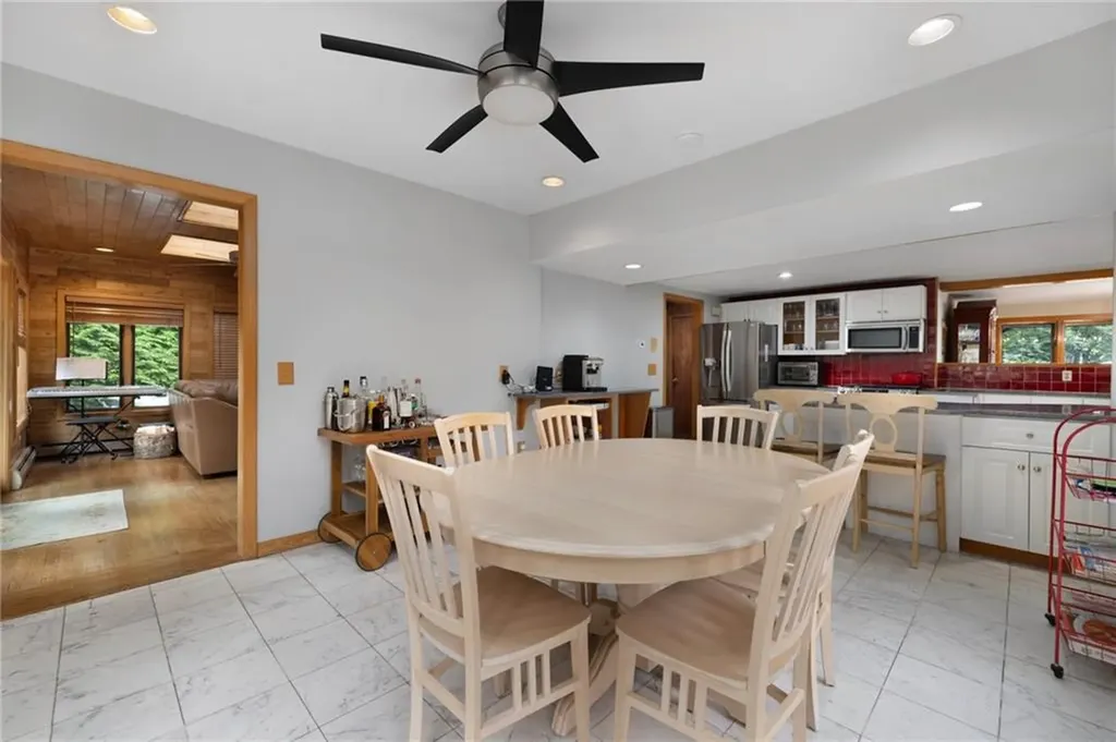 788 Namquid Drive Warwick RI 02888