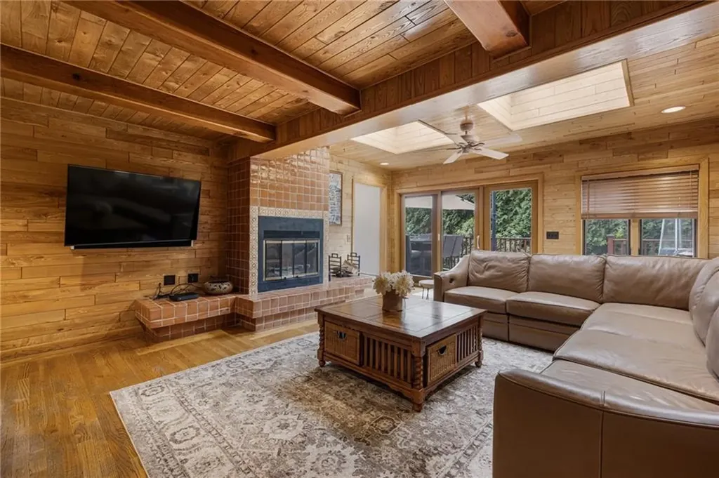 788 Namquid Drive Warwick RI 02888